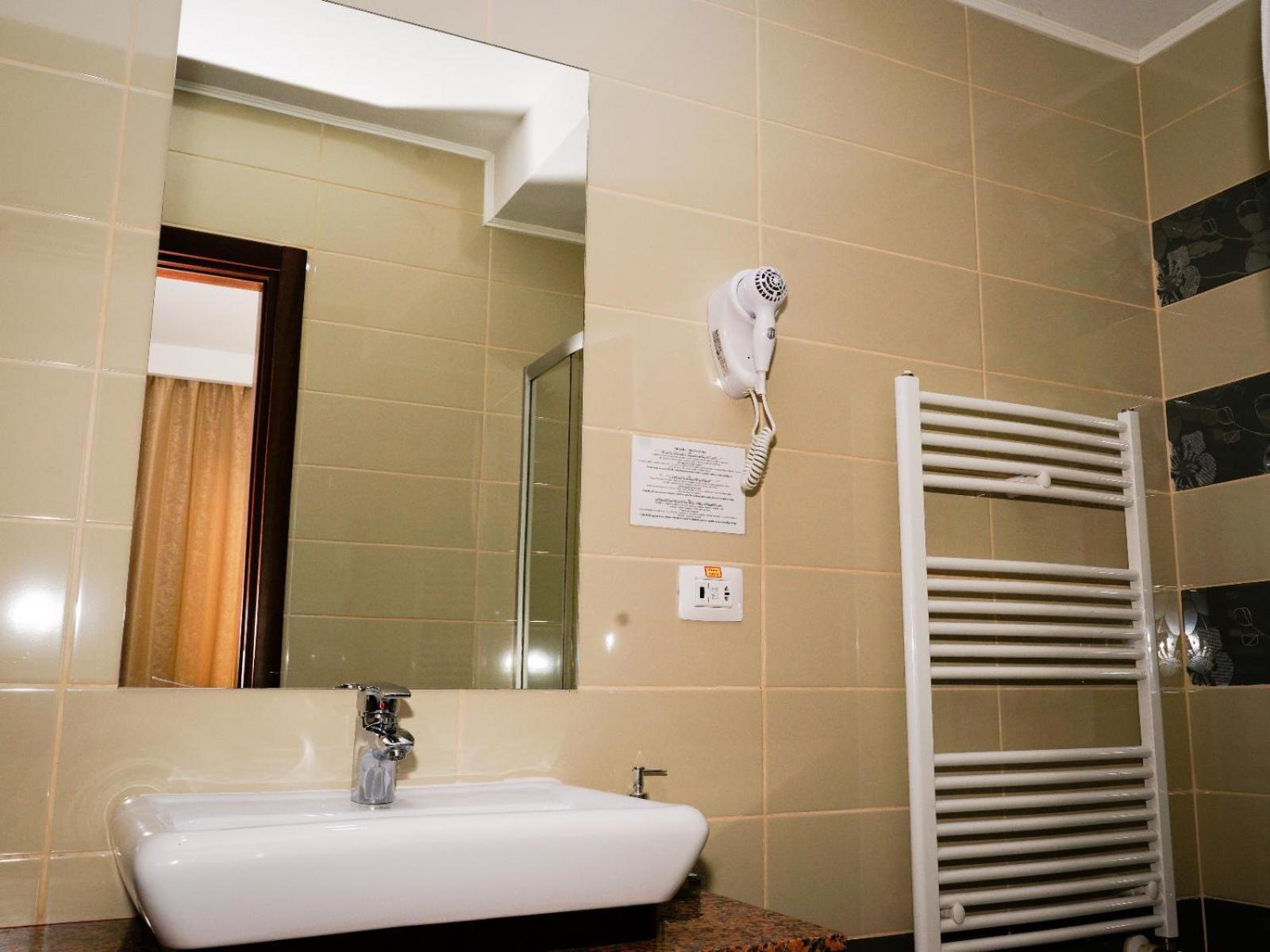 Hotel Criss ブカレスト エクステリア 写真