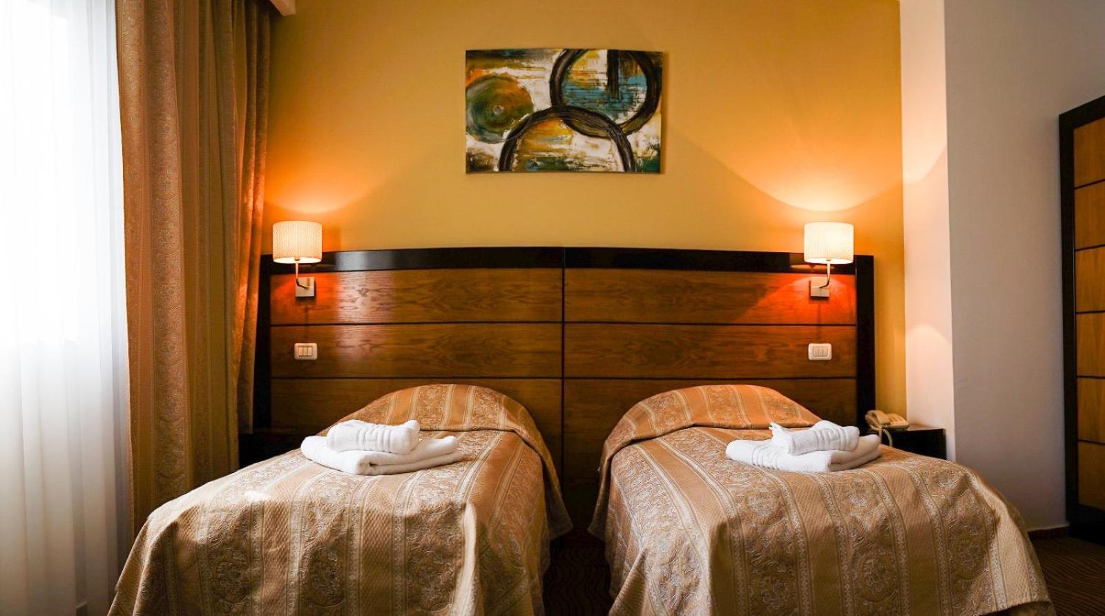 Hotel Criss ブカレスト エクステリア 写真
