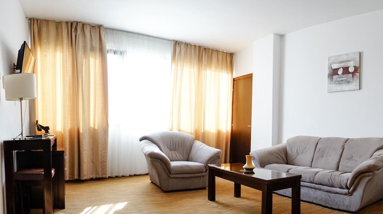 Hotel Criss ブカレスト エクステリア 写真