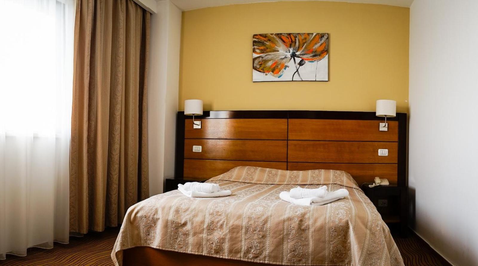 Hotel Criss ブカレスト エクステリア 写真