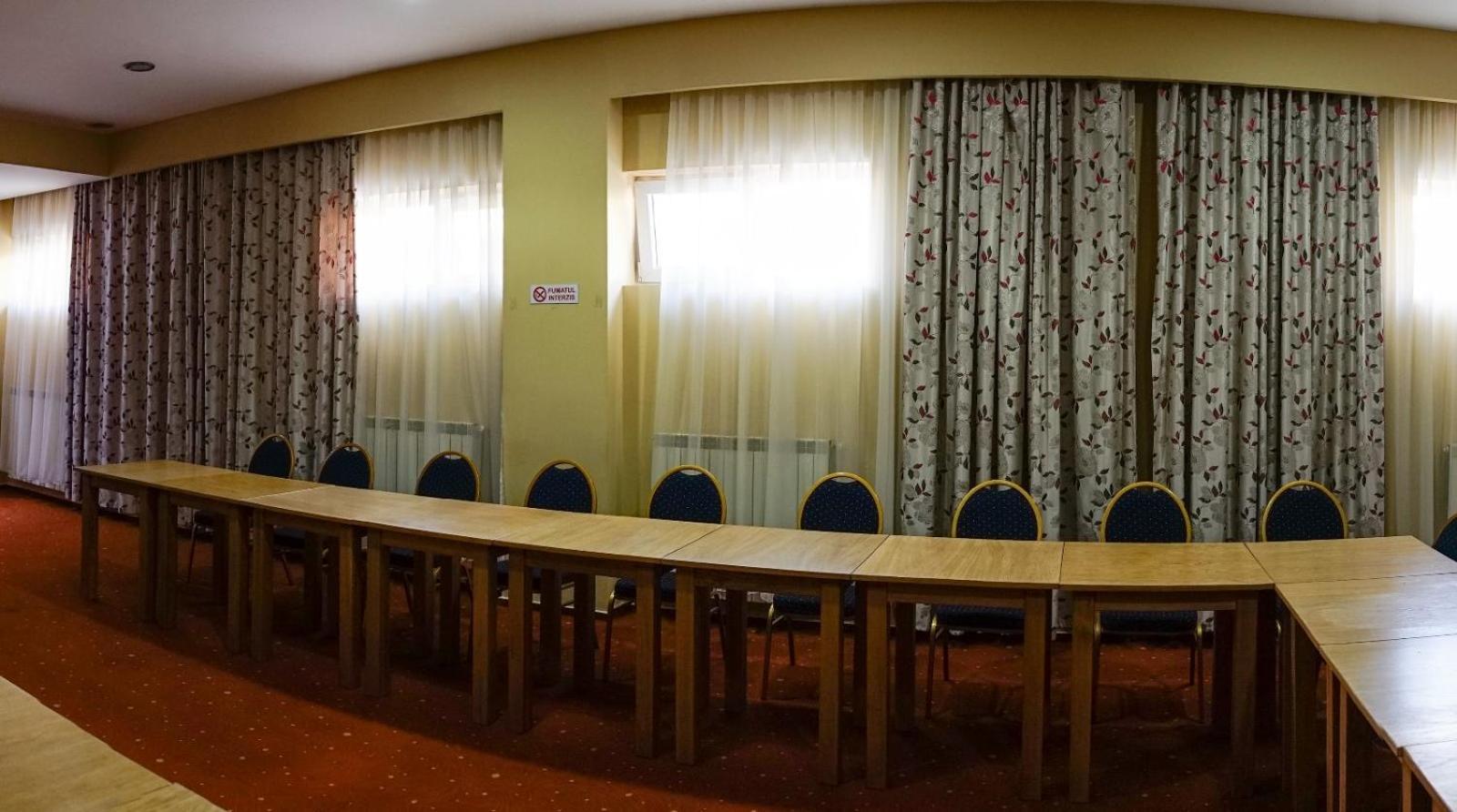 Hotel Criss ブカレスト エクステリア 写真