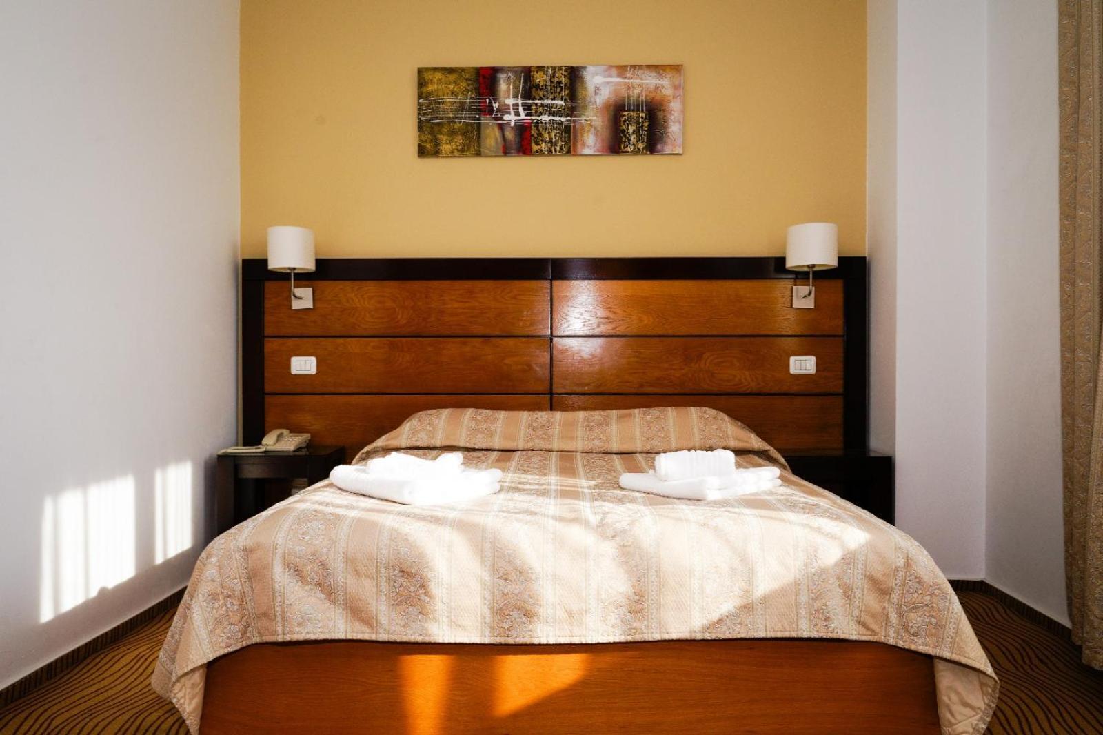 Hotel Criss ブカレスト エクステリア 写真