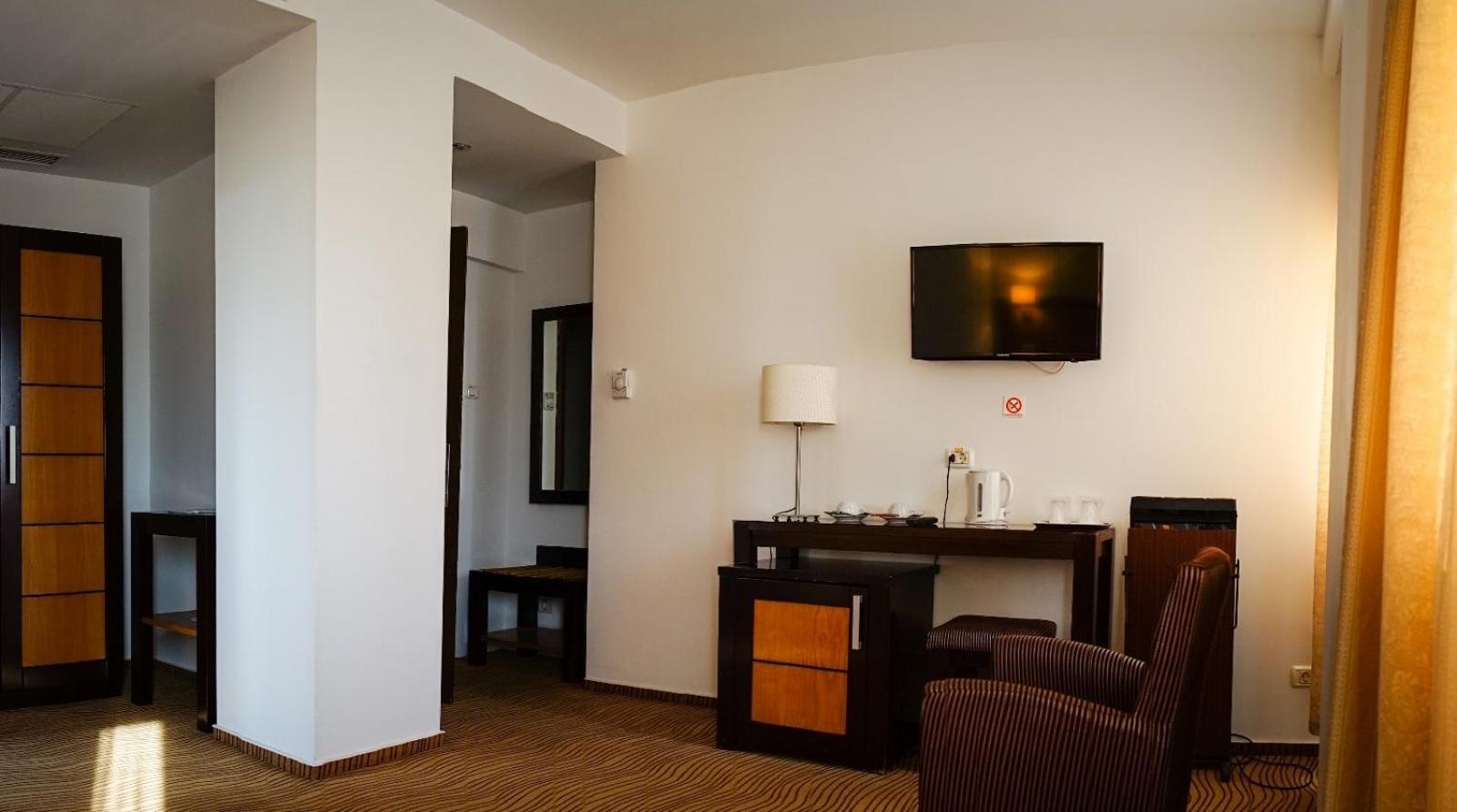 Hotel Criss ブカレスト エクステリア 写真