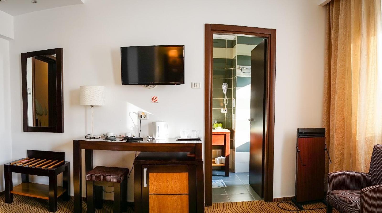 Hotel Criss ブカレスト エクステリア 写真